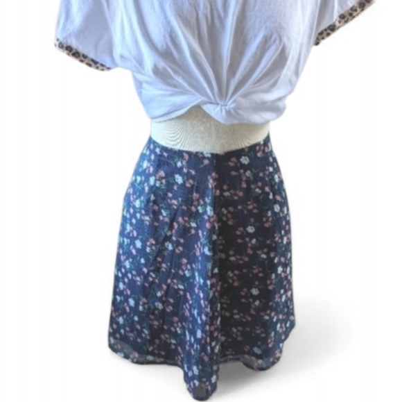 Wednesday's Girl Boho Mini Skirt in Blue Vintage Floral Size Medium - Picture 4 of 6